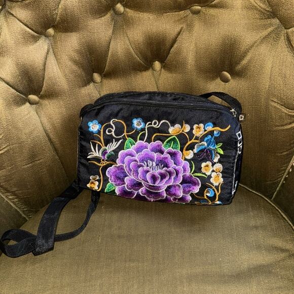 Chinese zodiac rabbit crossbody purse - Picture 3 of 10